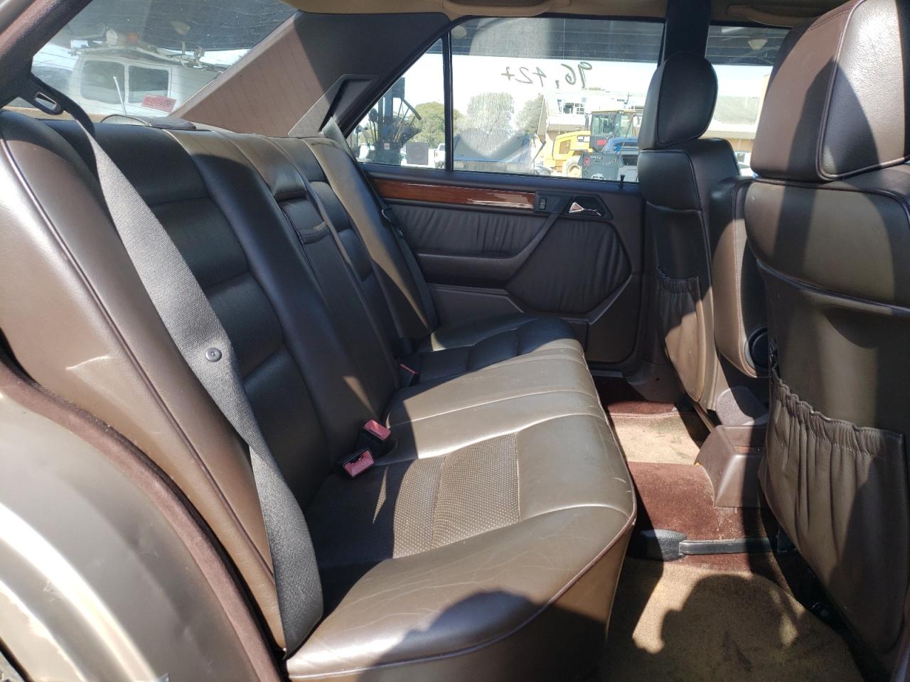 Photo 6 from auction – 1991 MERCEDES-BENZ 300 E with VIN WDBEA30D1MB336031