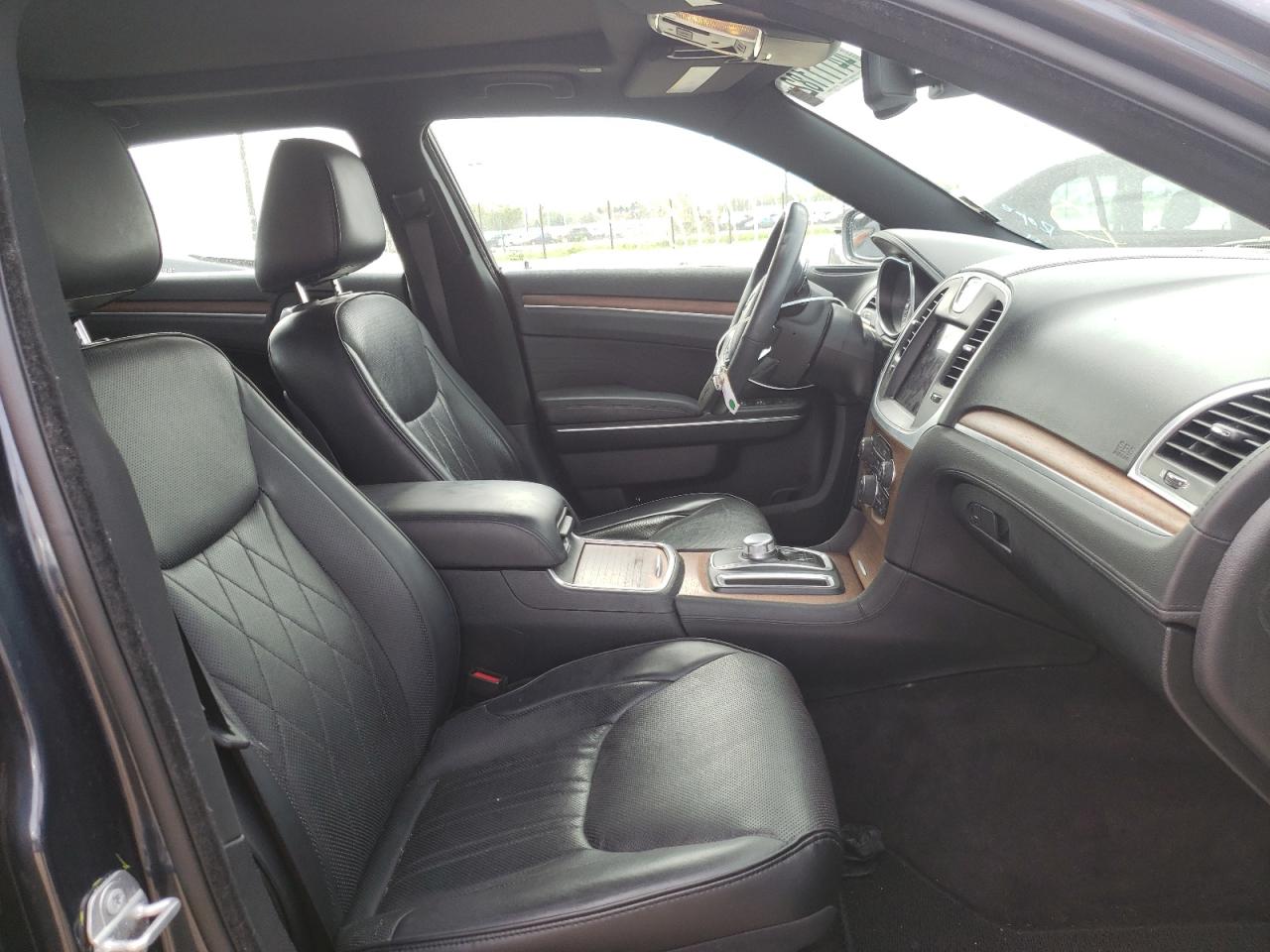 Photo 5 from auction – 2017 CHRYSLER 300C PLATI with VIN 2C3CCASG1HH500474