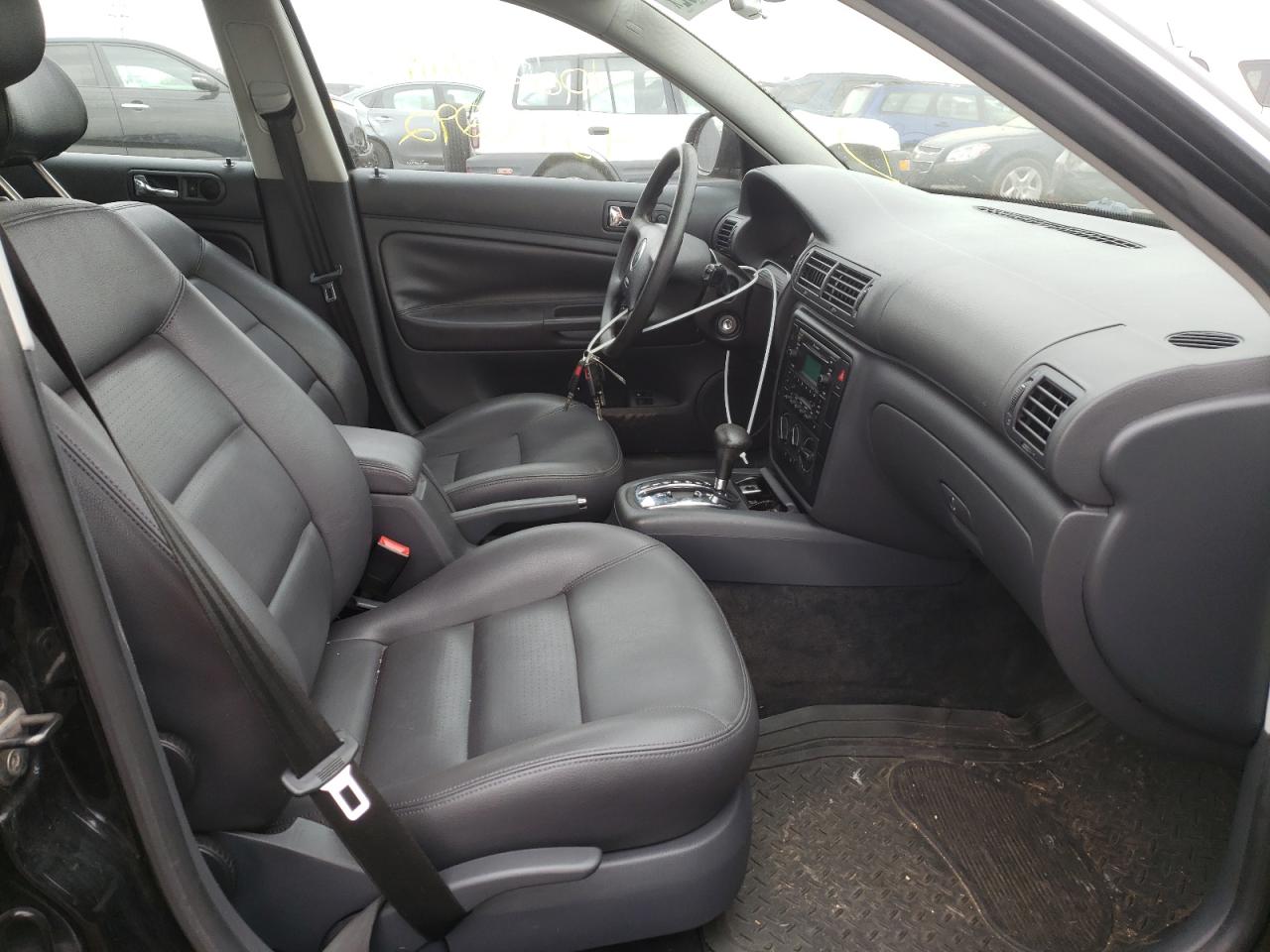 Photo 5 from auction – 2005 VOLKSWAGEN PASSAT GL with VIN WVWNE63B15E135148