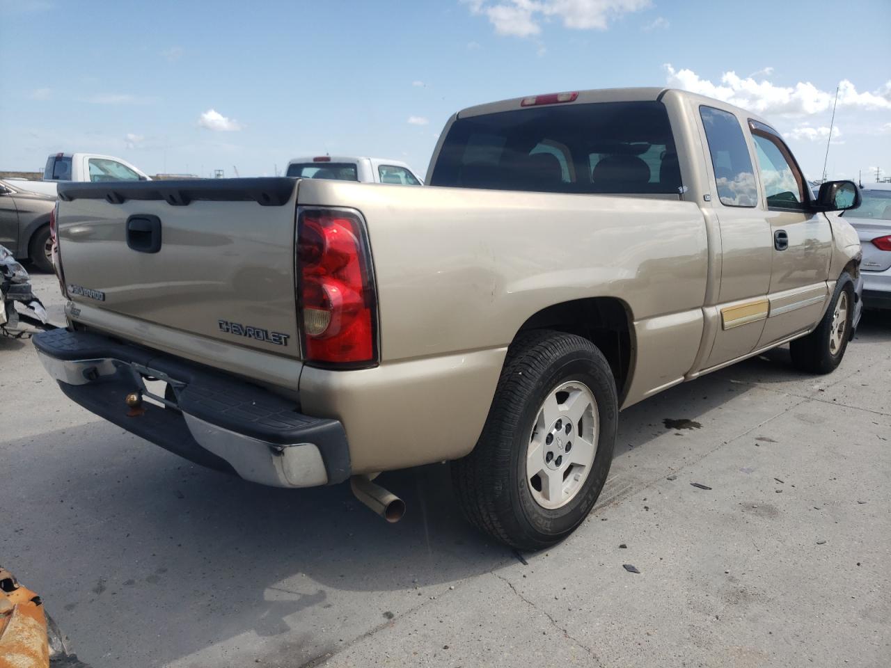 Photo 4 from auction – 2005 CHEVROLET SILVERADO with VIN 1GCEC19X45Z339091