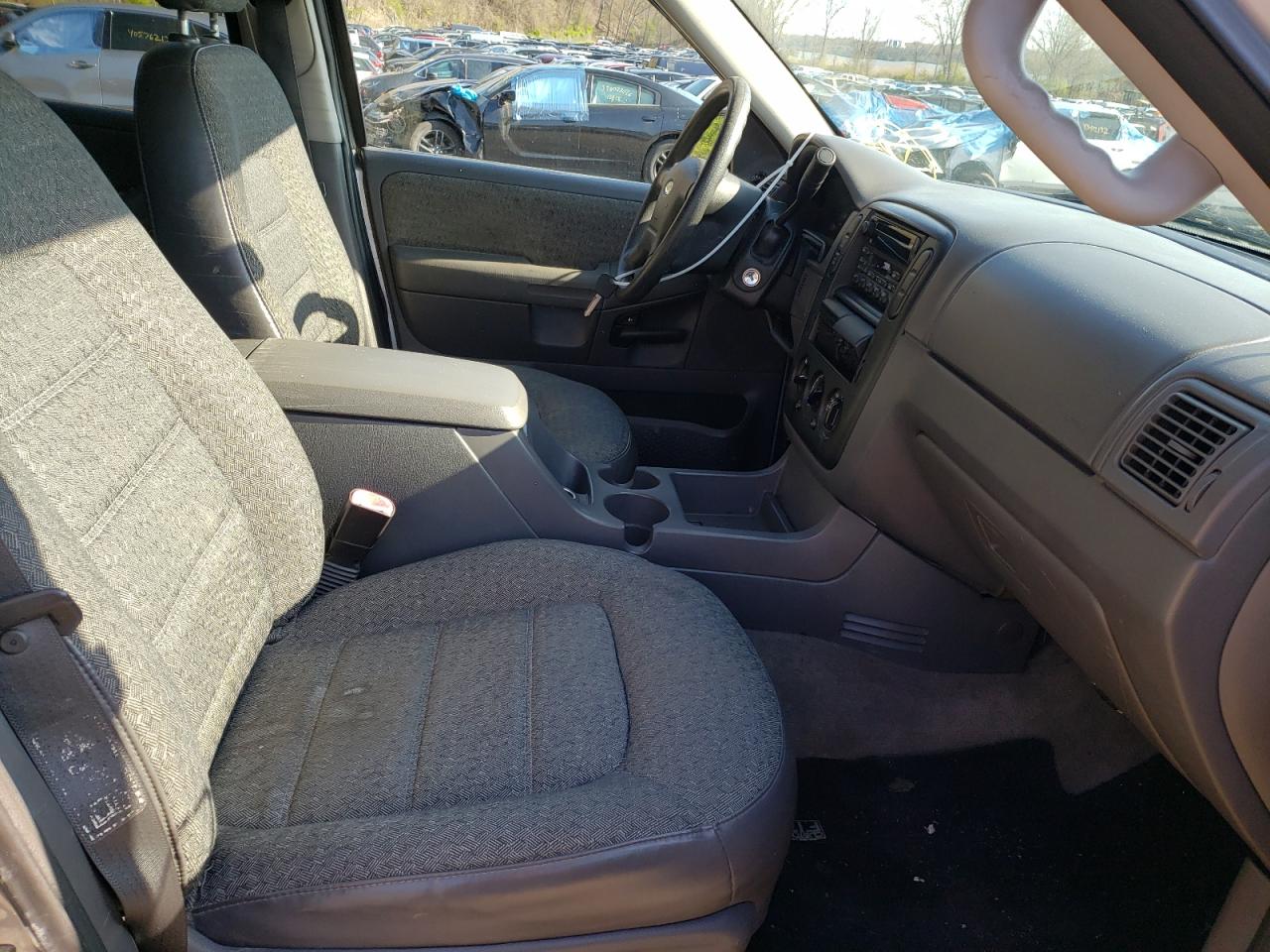 Photo 5 from auction – 2003 FORD EXPLORER X with VIN 1FMZU72K73UC30081