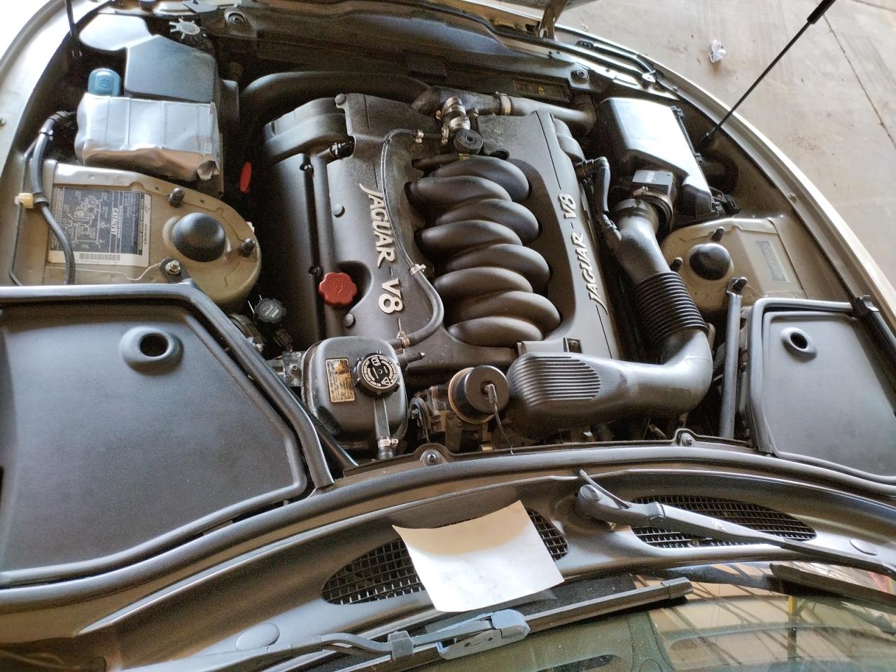 Photo 7 from auction – 1998 JAGUAR XK8 with VIN SAJGX2244WC022338