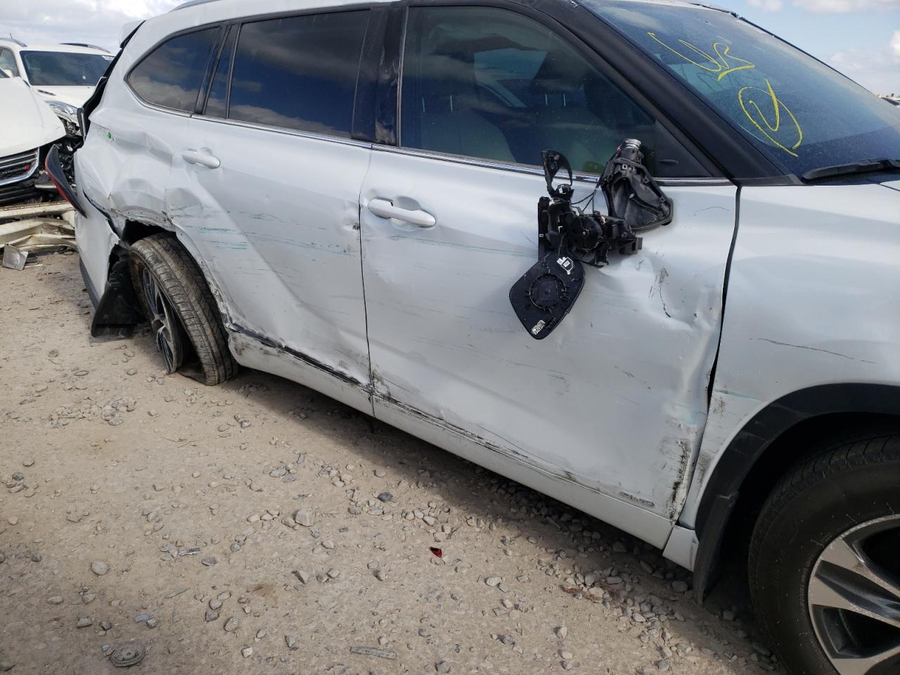 Photo 9 from auction – 2022 TOYOTA HIGHLANDER with VIN 5TDGBRCH9NS548999