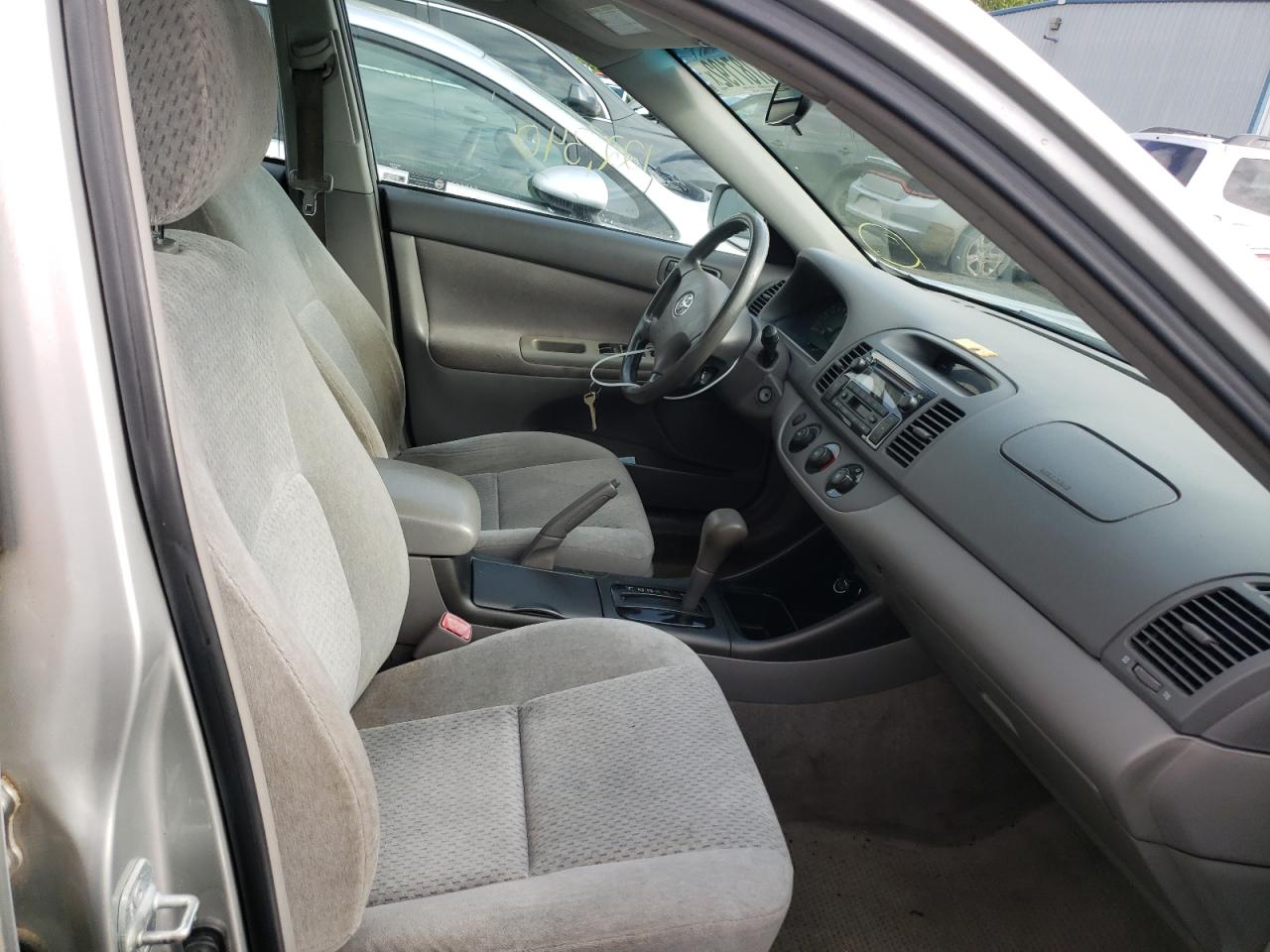 Photo 5 from auction – 2004 TOYOTA CAMRY LE with VIN 4T1BE32K64U352701