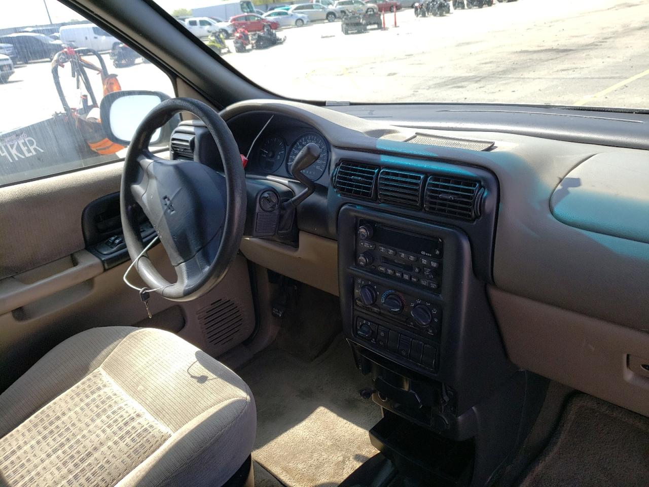 Photo 9 from auction – 2002 CHEVROLET VENTURE with VIN 1GNDX03E92D237576
