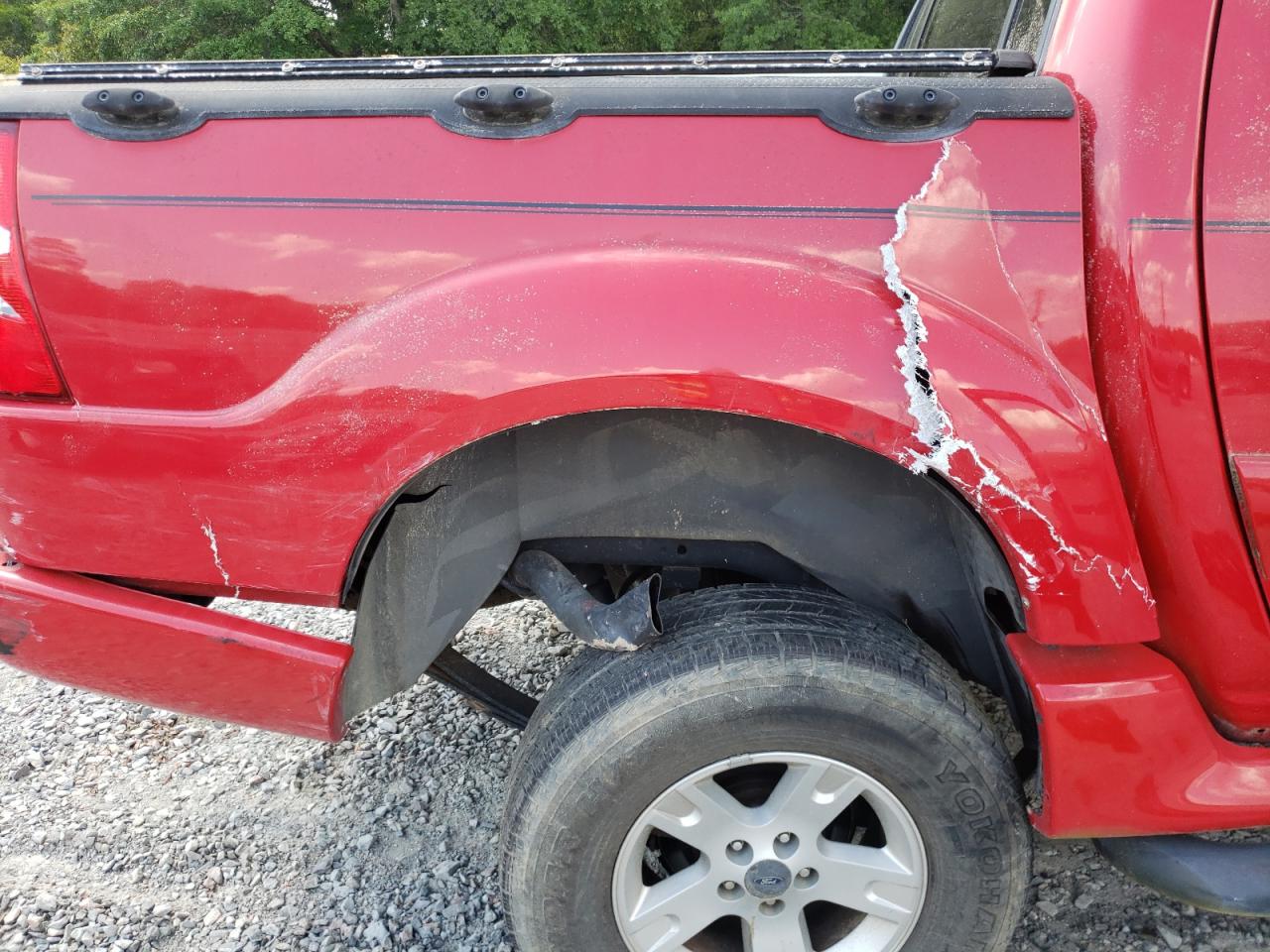 Photo 9 from auction – 2005 FORD EXPLORER S with VIN 1FMZU67K25UB05740