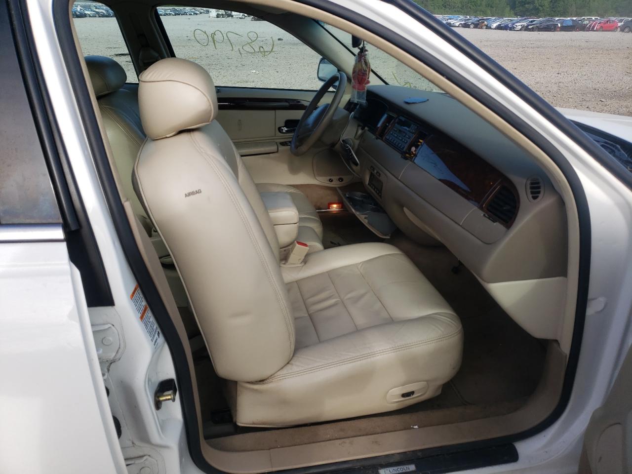 Zdjęcie 5 z aukcji – 2002 LINCOLN TOWN CAR E z VIN 1LNHM81W52Y649348