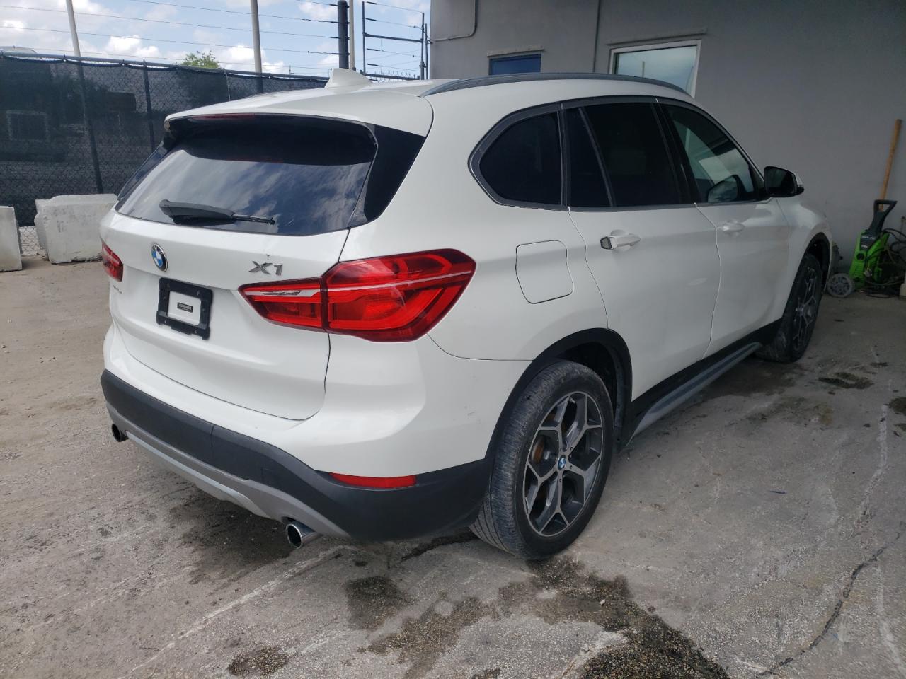 Photo 4 from auction – 2017 BMW X1 XDRIVE2 with VIN WBXHT3Z33H4A54122