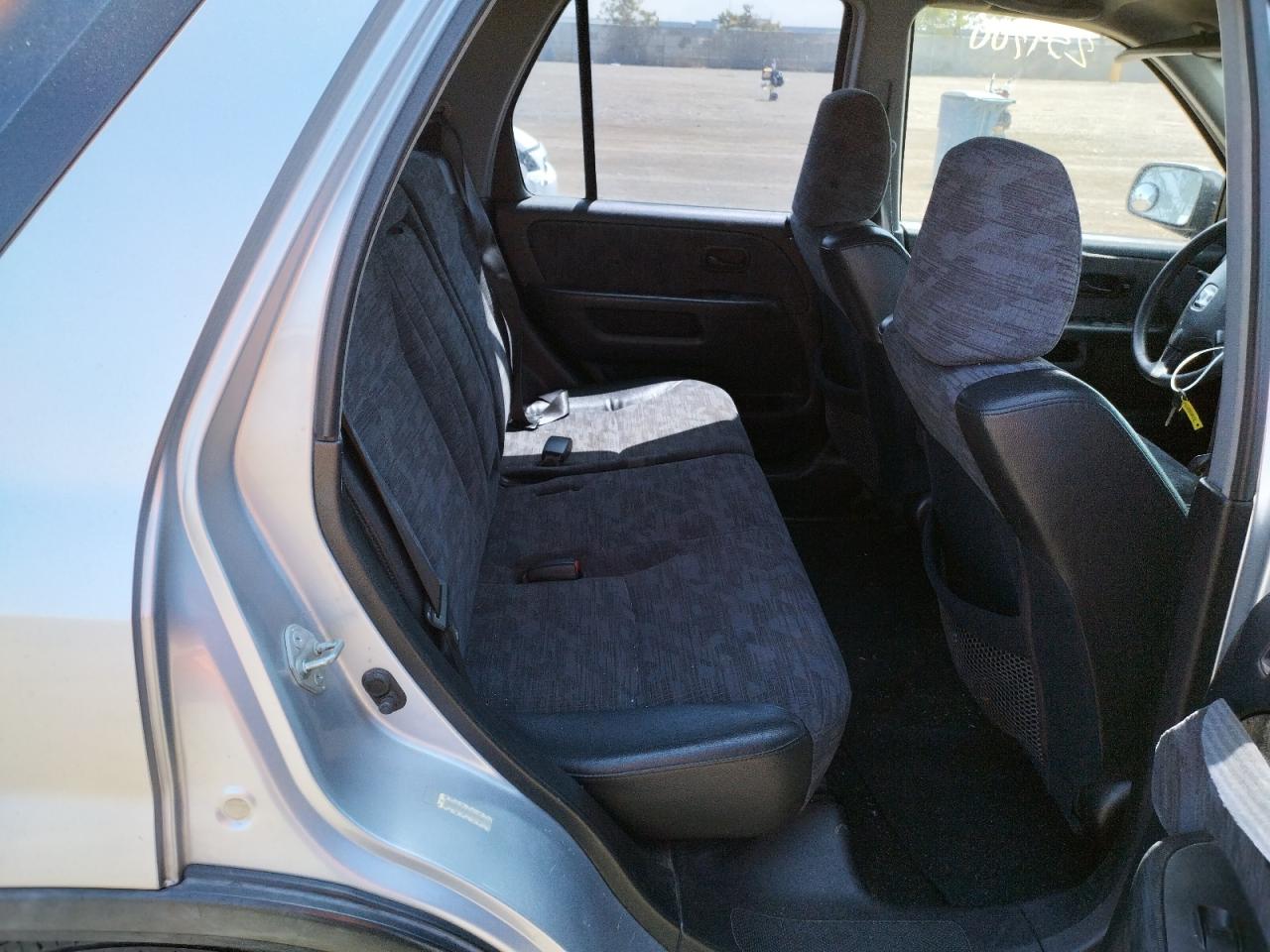 Photo 6 from auction – 2004 HONDA CR-V LX with VIN JHLRD68424C008307