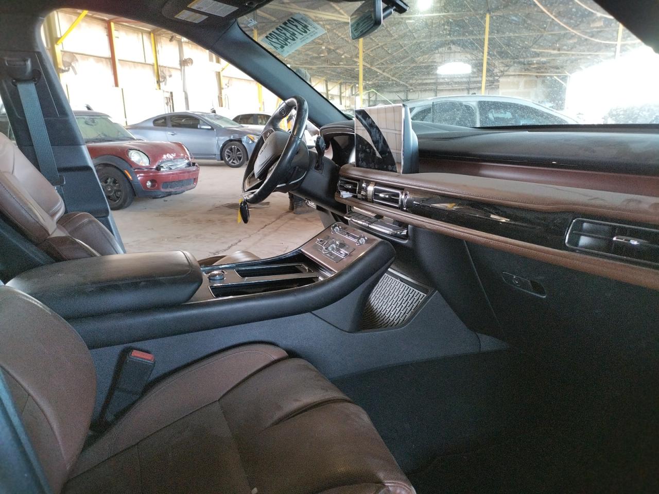 Photo 5 from auction – 2020 LINCOLN AVIATOR RE with VIN 5LM5J7WC2LGL35598
