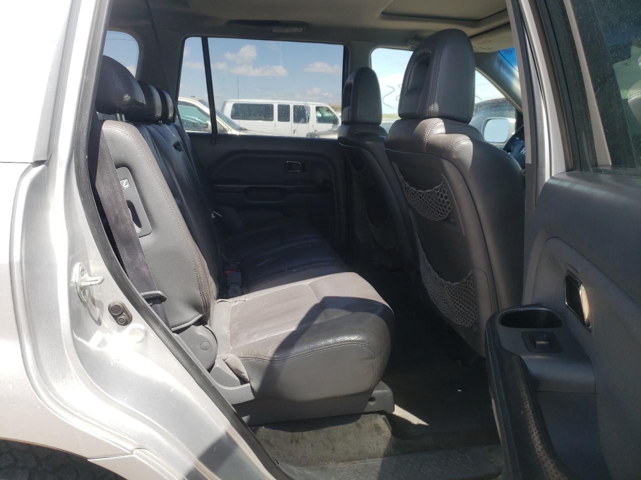 Photo 6 from auction – 2005 HONDA PILOT EXL with VIN 5FNYF18565B034430