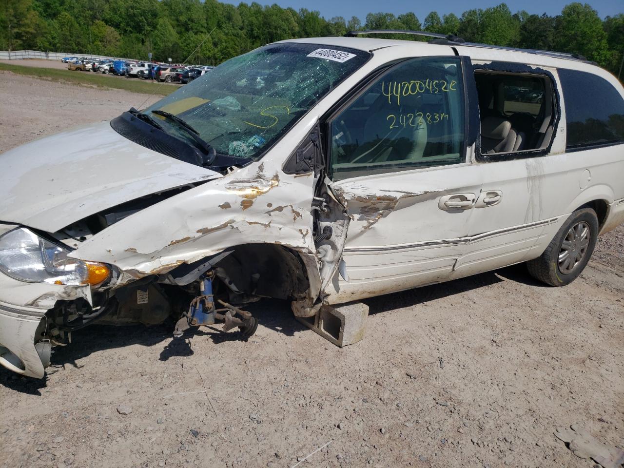 Photo 10 from auction – 2005 CHRYSLER TOWN & COU with VIN 2C8GP64L75R247254