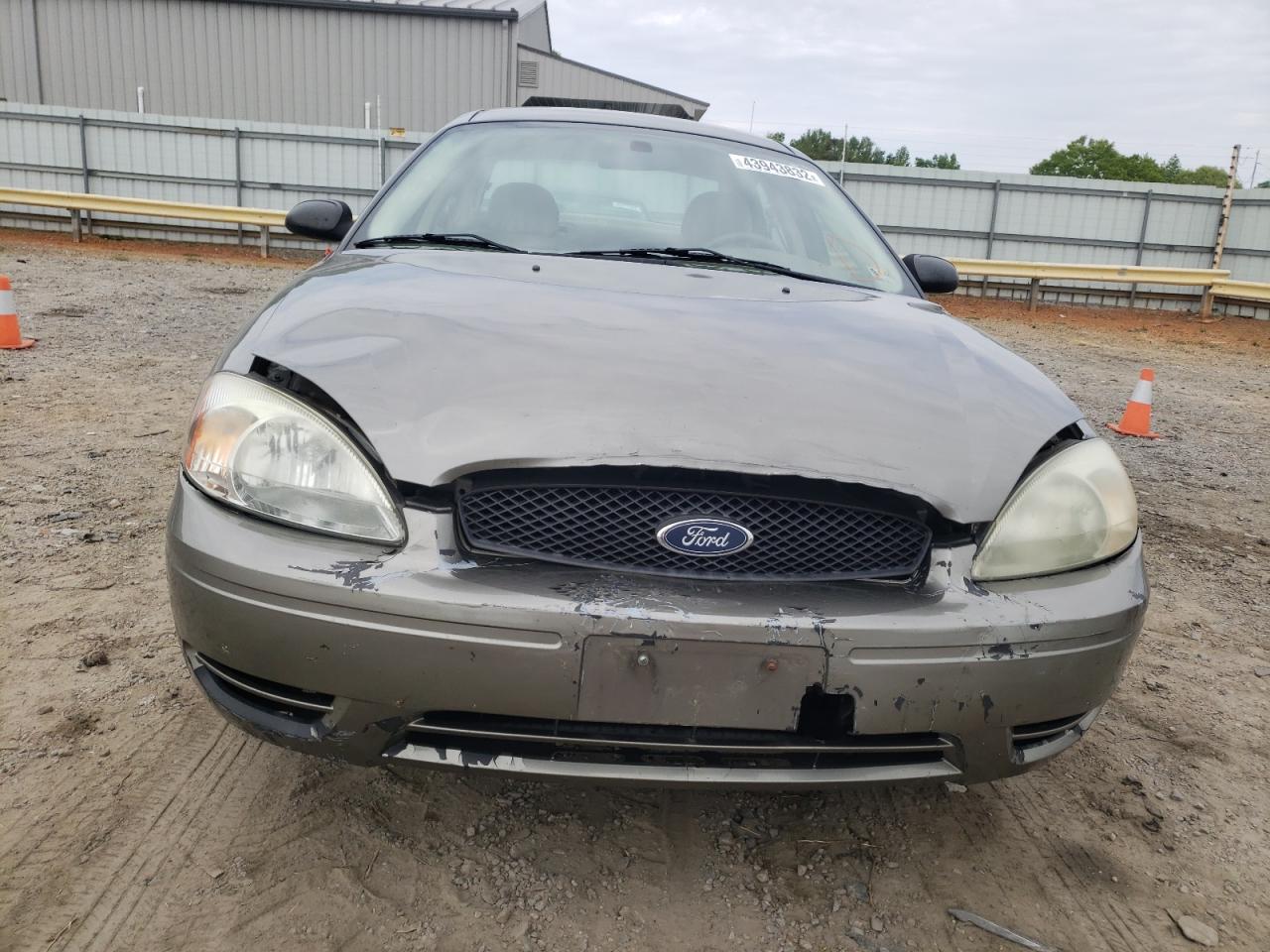 Photo 9 from auction – 2004 FORD TAURUS SES with VIN 1FAFP55264A195105