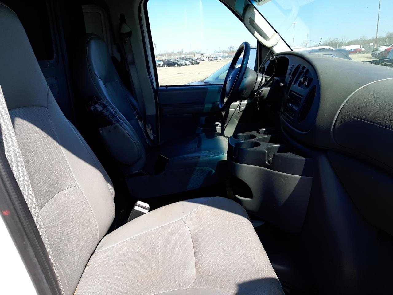 Photo 5 from auction – 2006 FORD ECONOLINE with VIN 1FTNE24L76DA41587