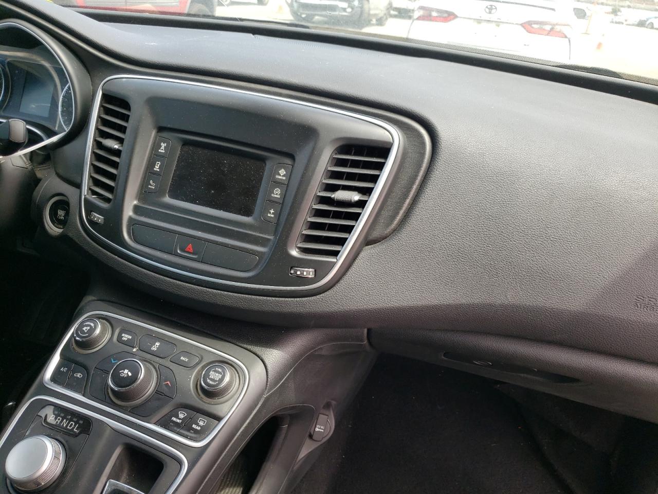 Photo 9 from auction – 2015 CHRYSLER 200 LIMITE with VIN 1C3CCCAB1FN708344