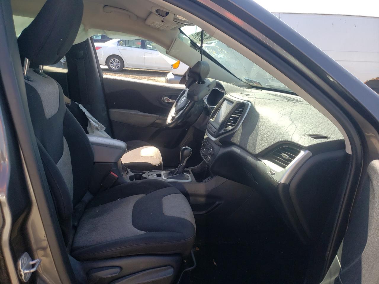 Photo 5 from auction – 2014 JEEP CHEROKEE L with VIN 1C4PJLCSXEW143892