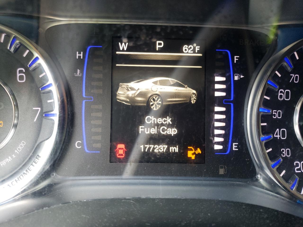 Photo 8 from auction – 2015 CHRYSLER 200 LIMITE with VIN 1C3CCCAB5FN647922