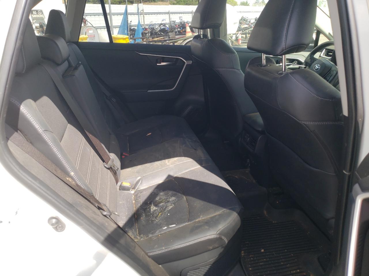 Photo 6 from auction – 2021 TOYOTA RAV4 LIMIT with VIN JTMD6RFV1MD033790