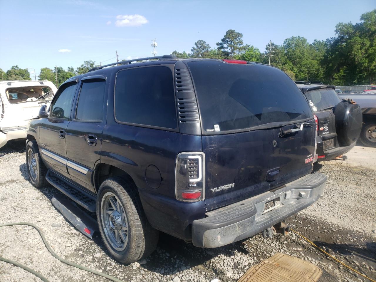 Photo 3 from auction – 2004 GMC YUKON with VIN 1GKEC13Z44R199069