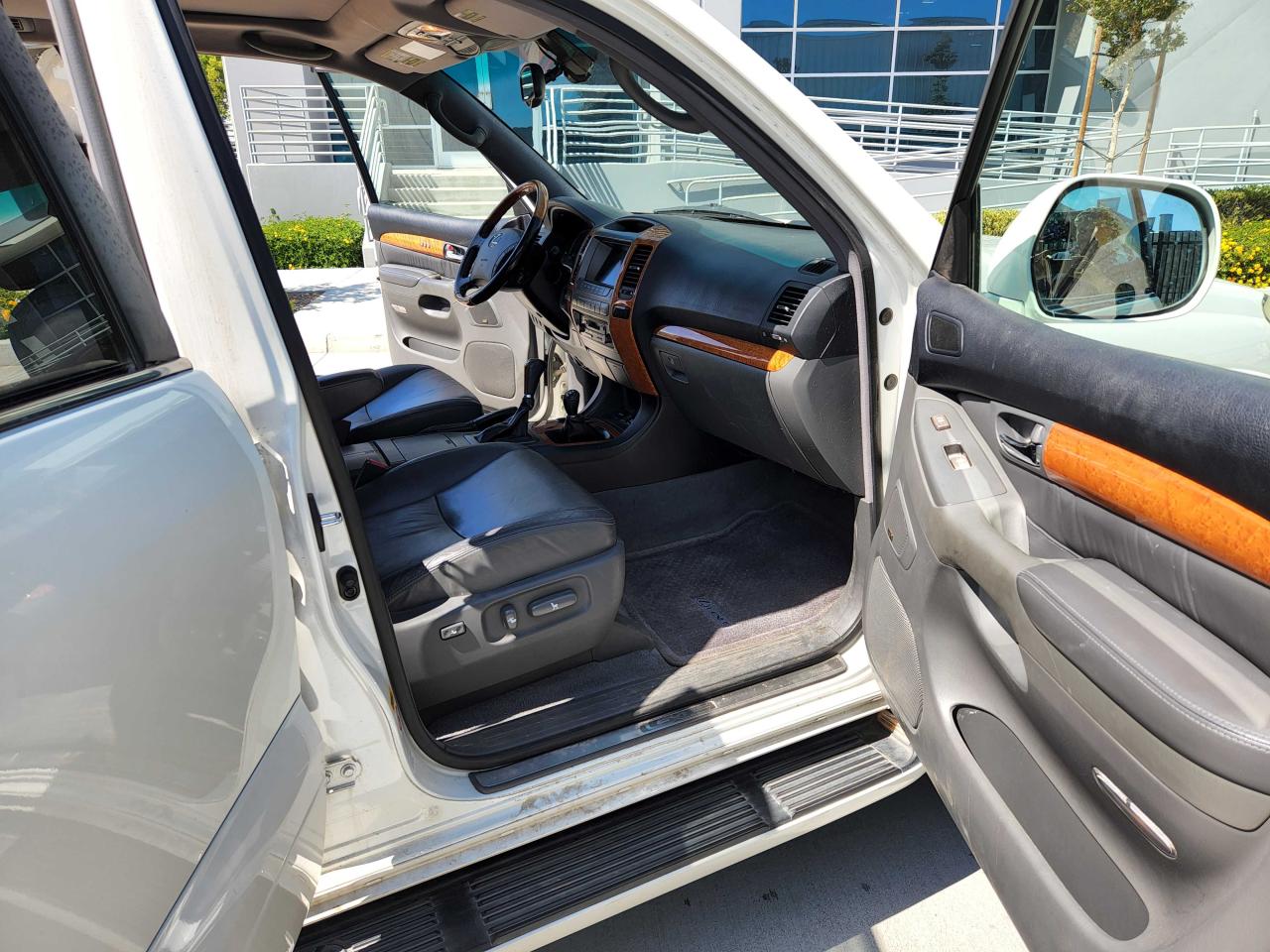 Photo 5 from auction – 2006 LEXUS GX 470 with VIN JTJBT20X760113636