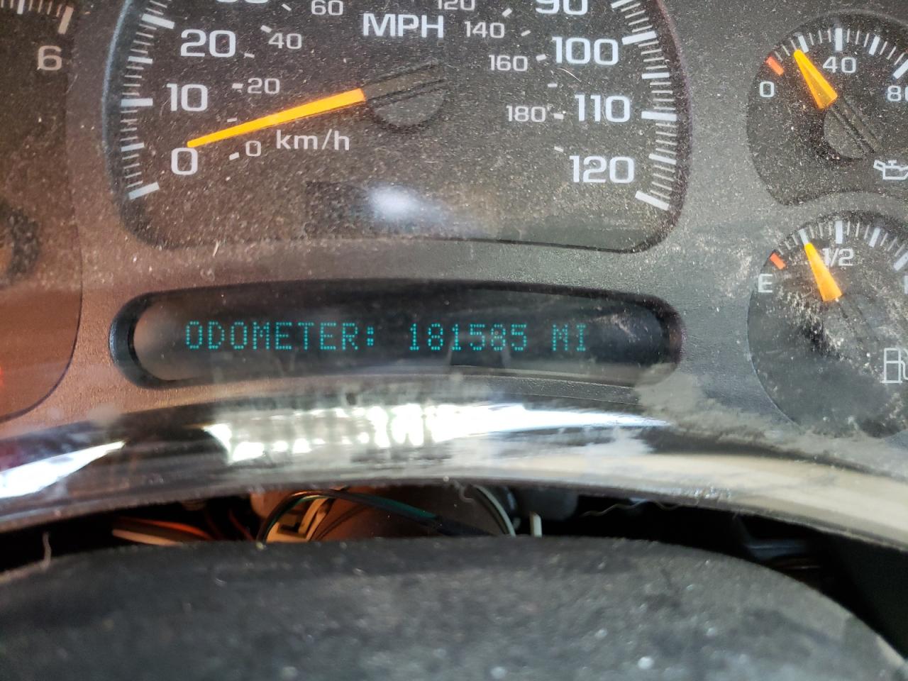 Photo 8 from auction – 2004 CHEVROLET SILVERADO with VIN 2GCEK19T041293427