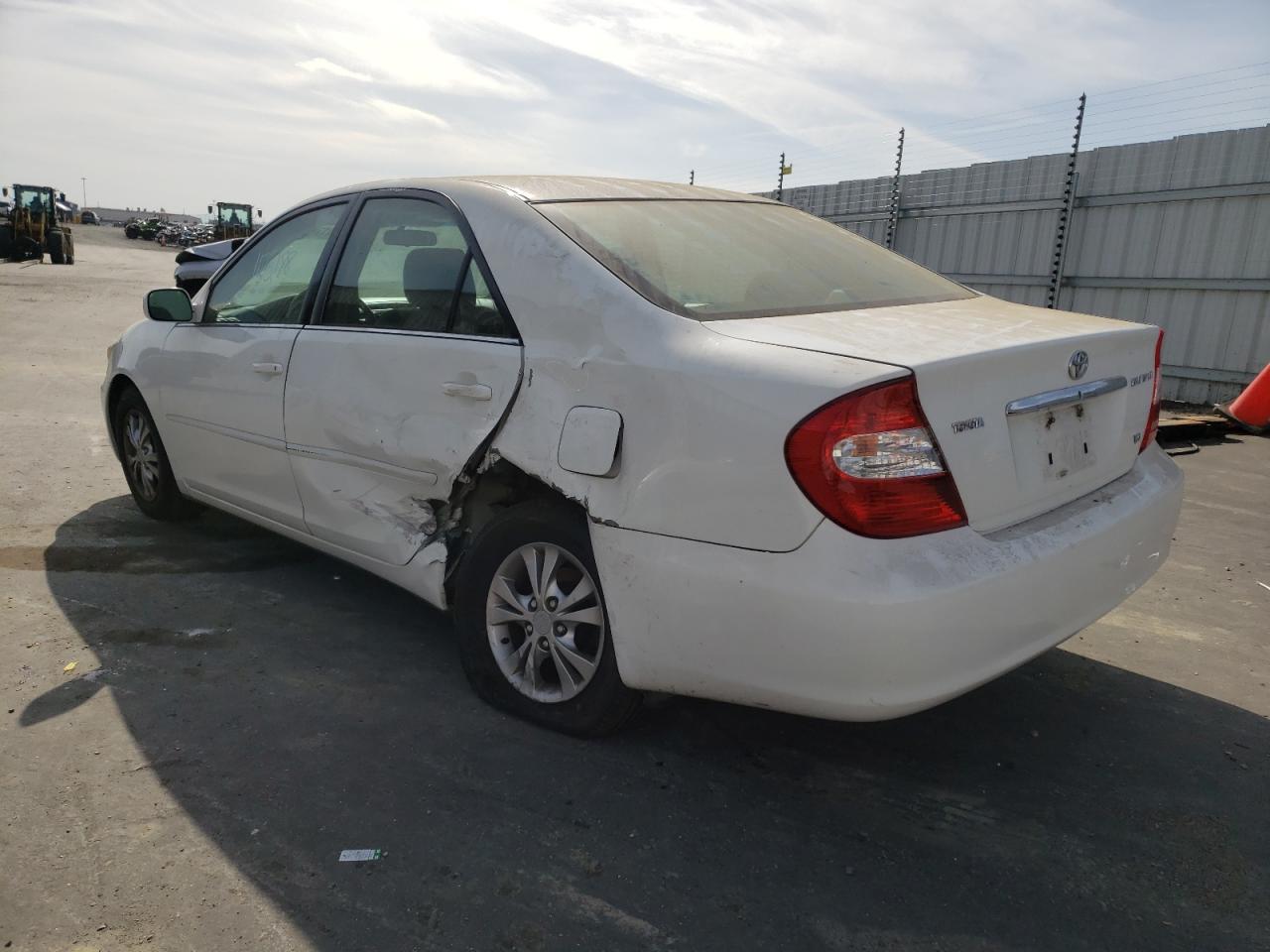 Photo 3 from auction – 2004 TOYOTA CAMRY LE with VIN 4T1BF30K74U080689