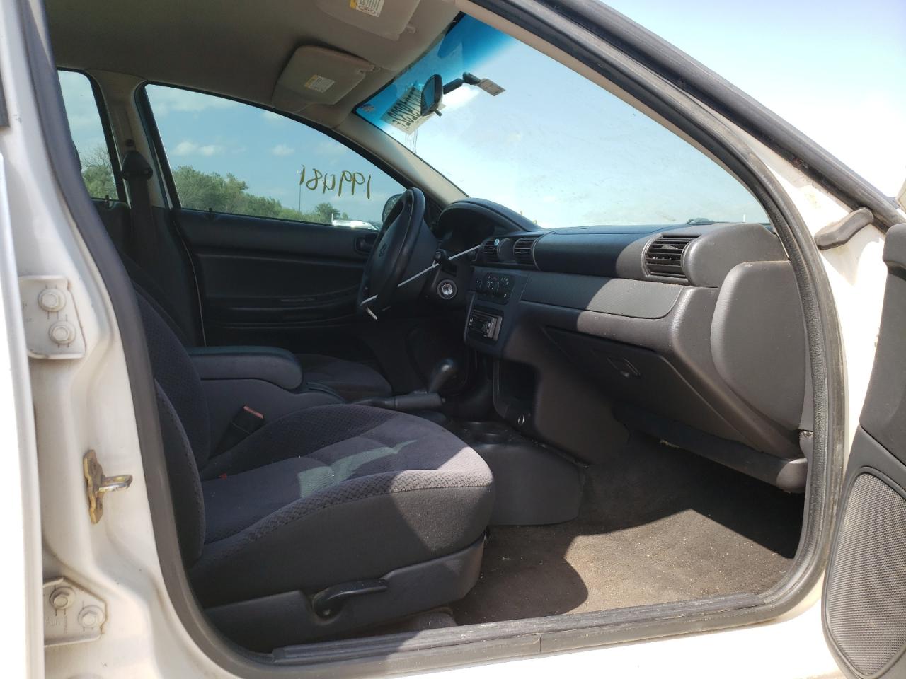 Photo 5 from auction – 2004 DODGE STRATUS SE with VIN 1B3EL36X04N279060