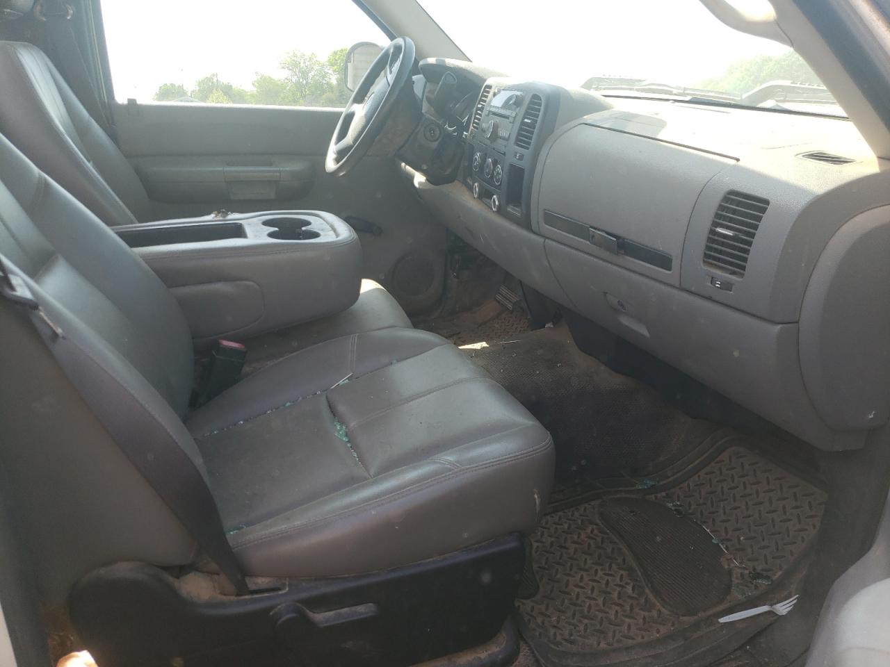 Photo 5 from auction – 2009 GMC SIERRA C25 with VIN 1GTHC44K99F166945