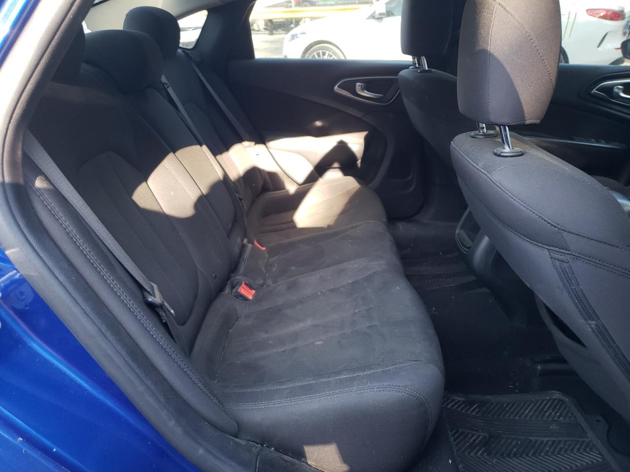 Photo 6 from auction – 2015 CHRYSLER 200 LIMITE with VIN 1C3CCCAB4FN748448