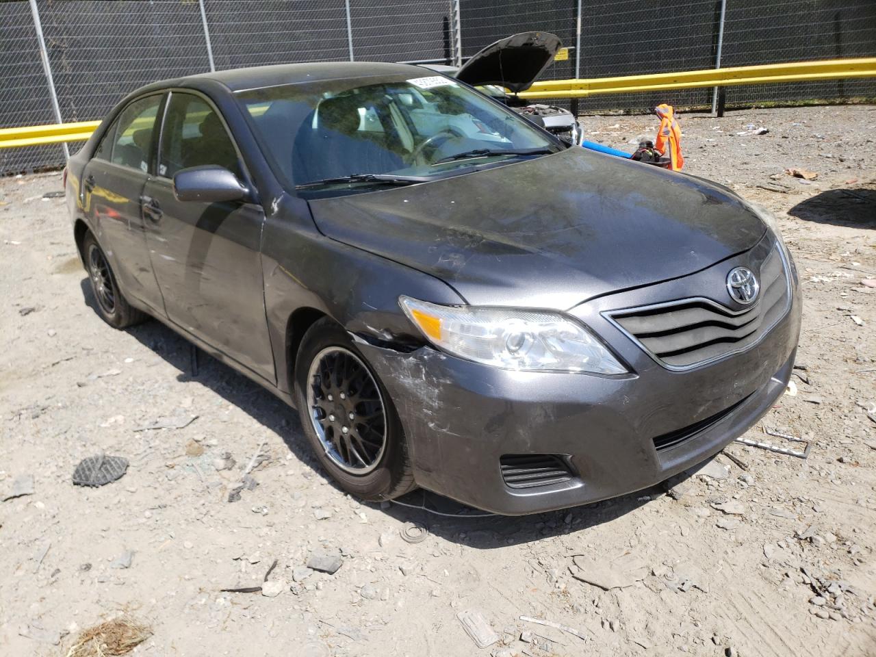 TOYOTA CAMRY BASE 2006 مع رقم تعريف المركبة 4T1BF3EK8BU714839 - صورة من المزاد
