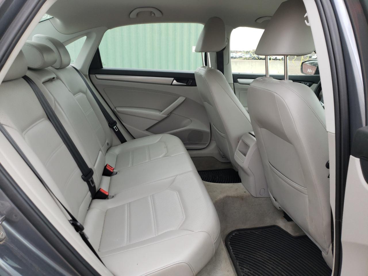 Photo 6 from auction – 2015 VOLKSWAGEN PASSAT S with VIN 1VWAS7A34FC113616
