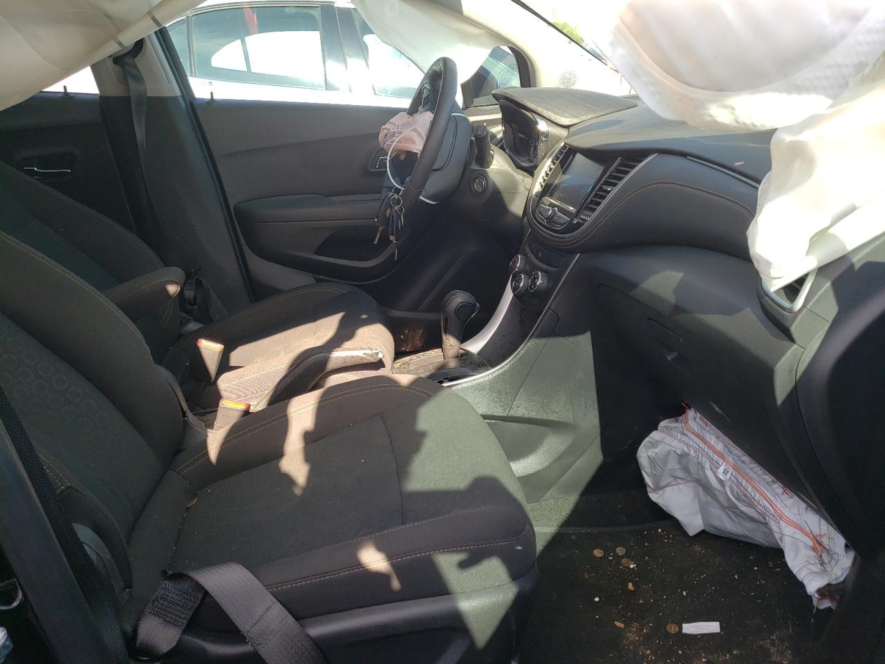 Photo 5 from auction – 2020 CHEVROLET TRAX LS with VIN KL7CJKSB2LB323055
