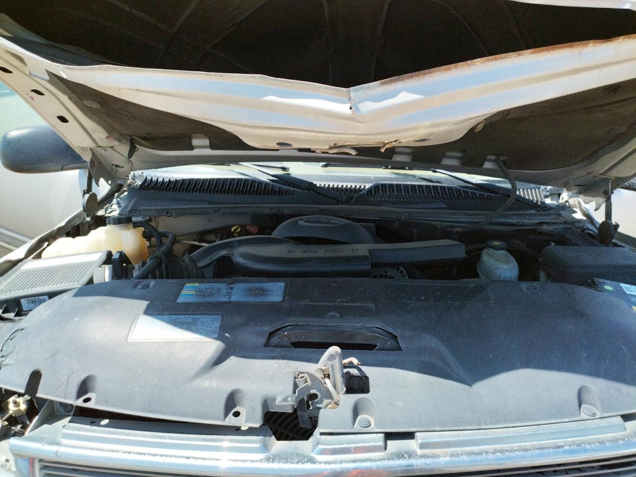 Photo 7 from auction – 2004 CHEVROLET SUBURBAN K with VIN 1GNFK16T84J200711