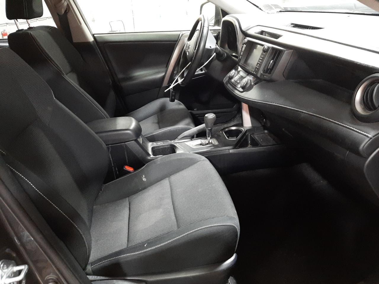 Photo 5 from auction – 2017 TOYOTA RAV4 XLE with VIN JTMRFREV4HJ123241