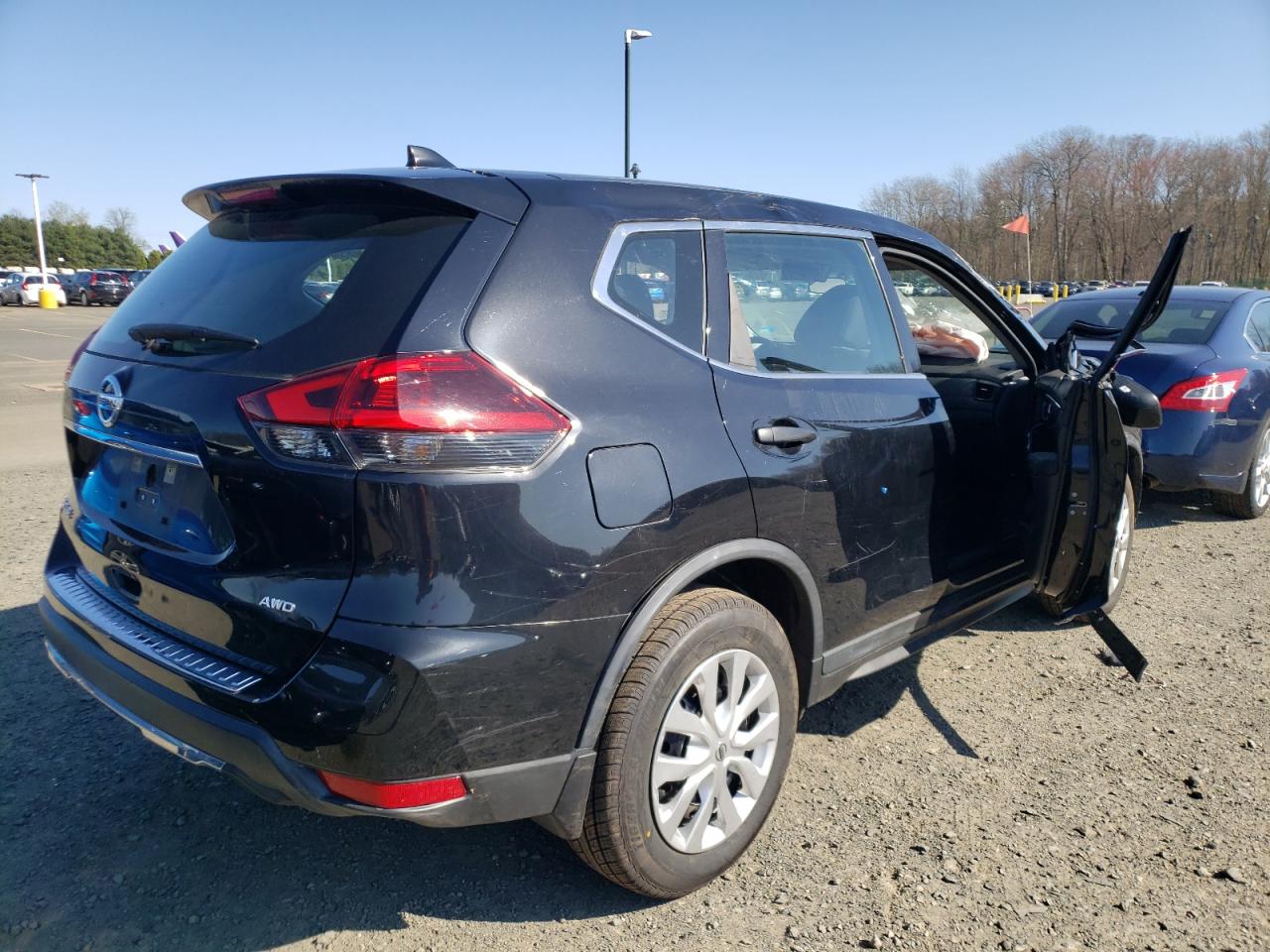 Photo 4 from auction – 2018 NISSAN ROGUE S with VIN KNMAT2MV5JP529210