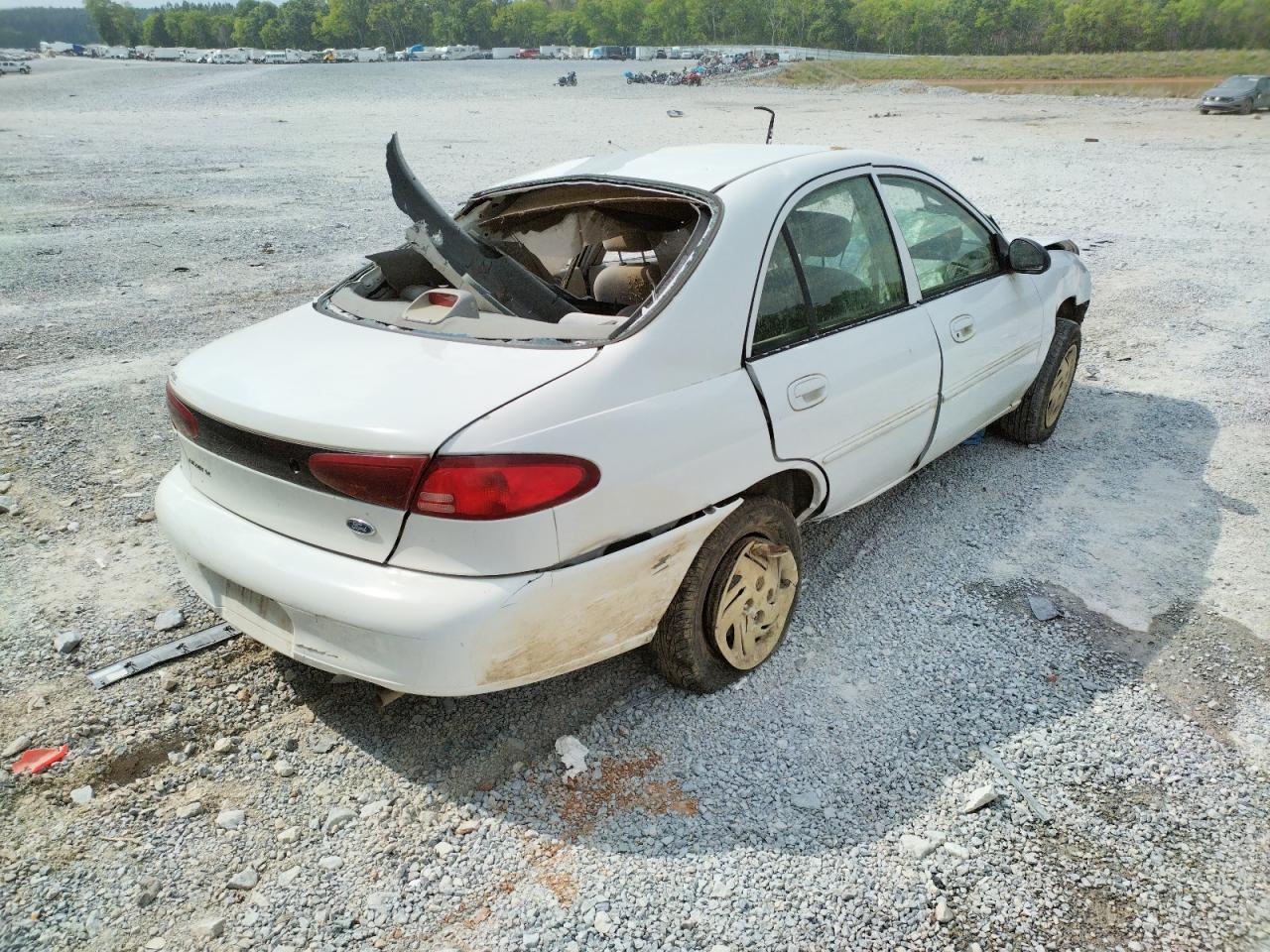 Photo 4 from auction – 1999 FORD ESCORT SE with VIN 1FAFP13P6XW240445