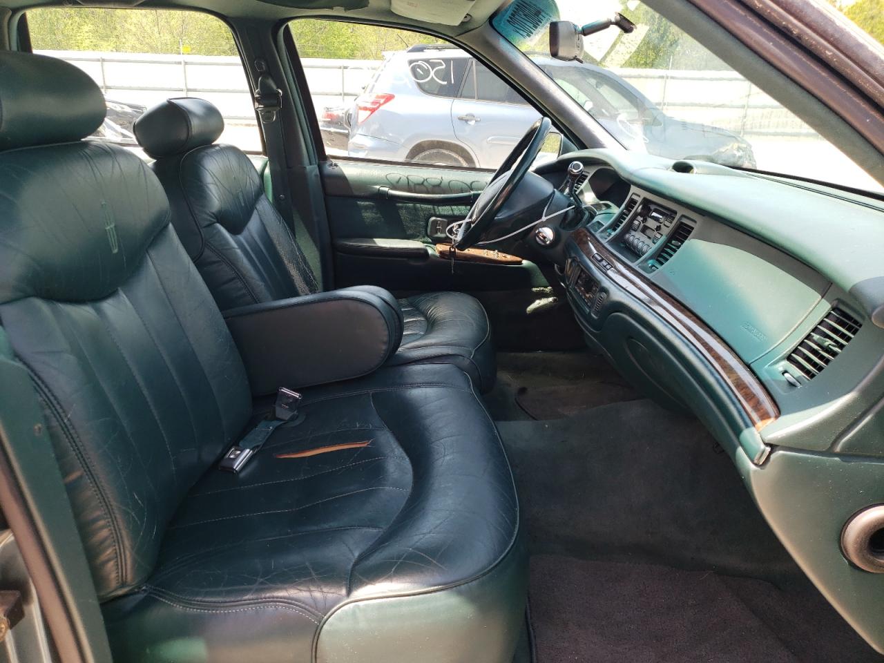 Photo 5 from auction – 1995 LINCOLN TOWN CAR E with VIN 1LNLM81W0SY697270