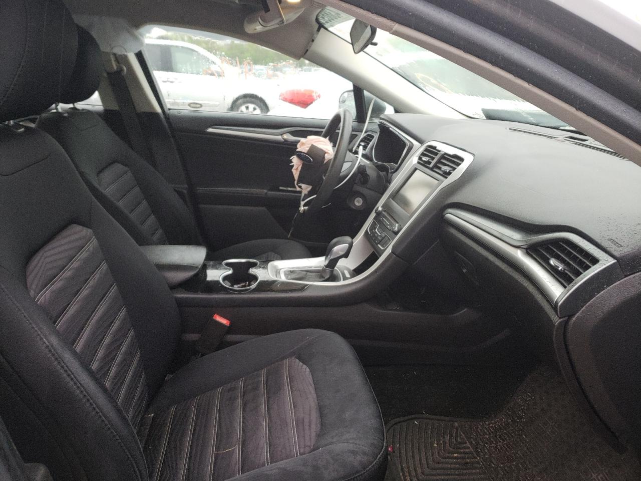 Photo 5 from auction – 2016 FORD FUSION SE with VIN 3FA6P0H72GR116291