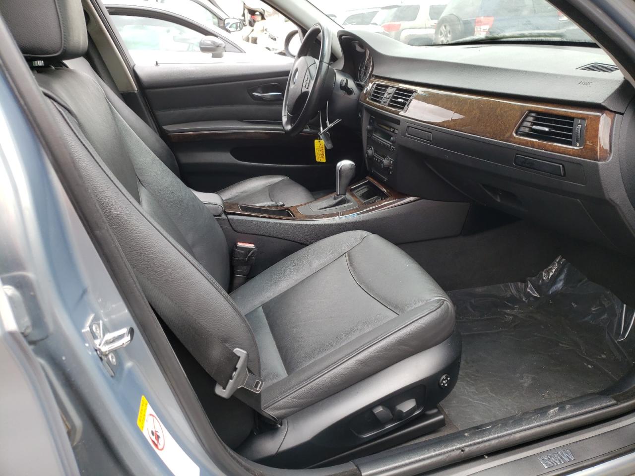 Photo 5 from auction – 2006 BMW 325 I with VIN WBAVB13576KX42144