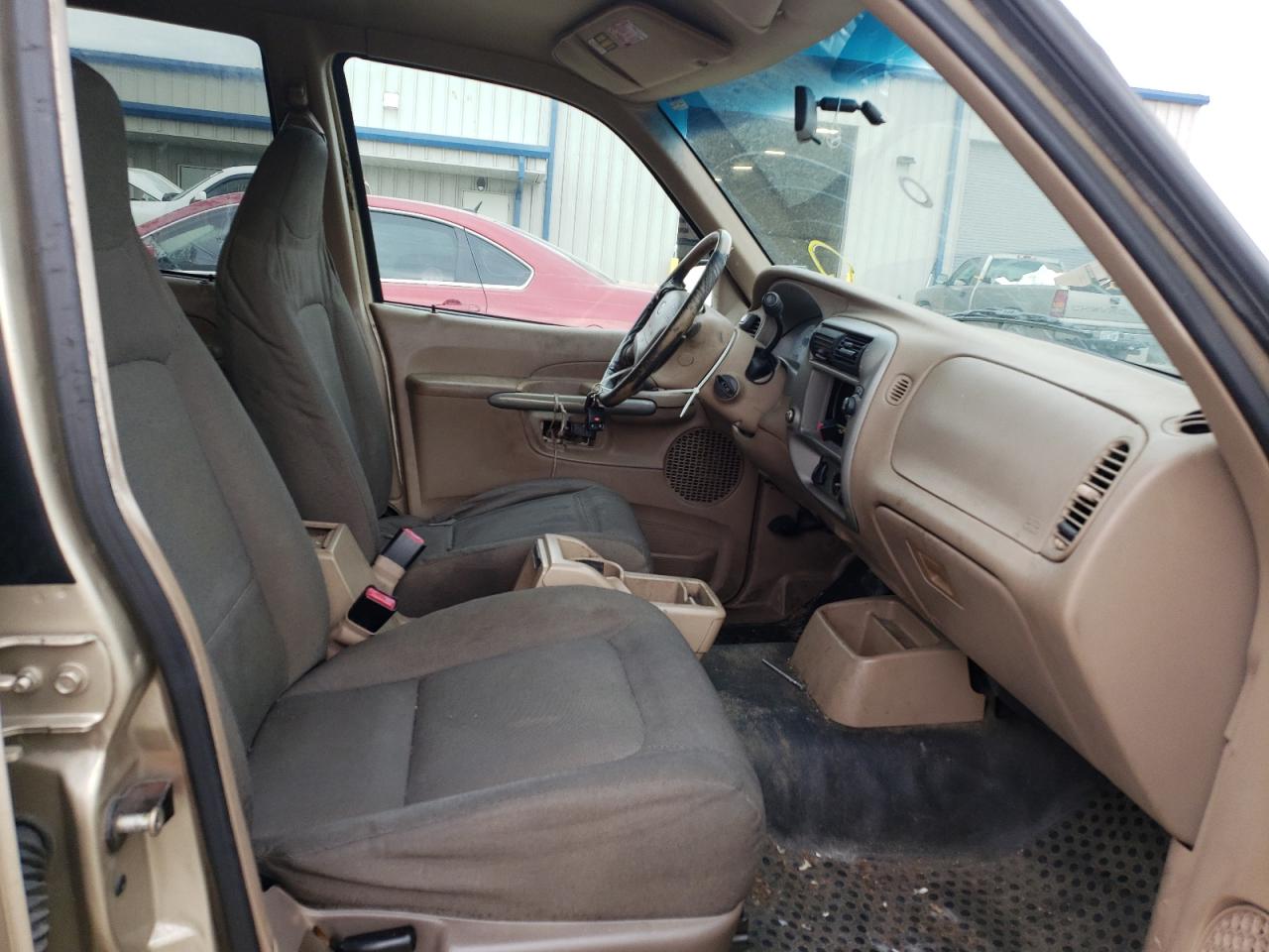 Photo 5 from auction – 2001 FORD EXPLORER S with VIN 1FMZU67EX1UC04679