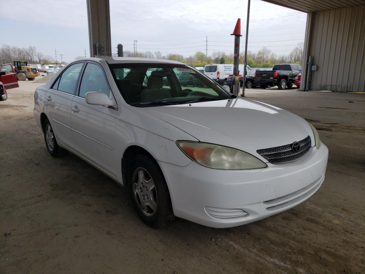 TOYOTA CAMRY LE 2002 with VIN 4T1BF32K72U019465 - Photo from auction