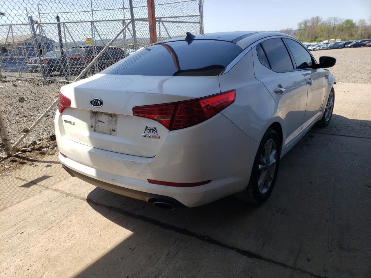 Photo 4 from auction – 2011 KIA OPTIMA EX with VIN KNAGN4A70B5170820