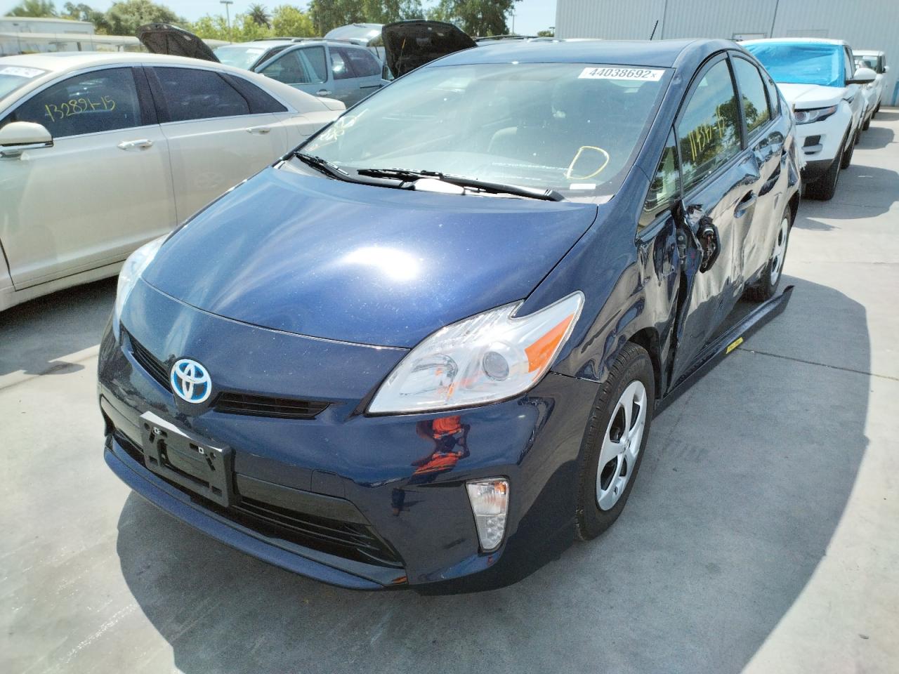 Photo 2 from auction – 2015 TOYOTA PRIUS with VIN JTDKN3DU9F0417991