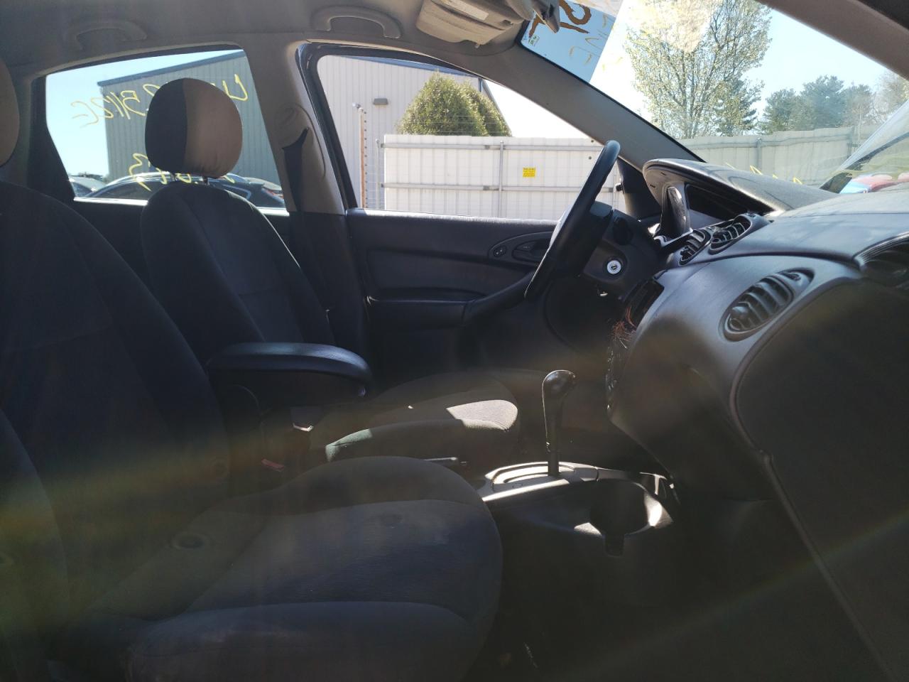 Photo 5 from auction – 2001 FORD FOCUS SE with VIN 1FAFP34311W379123