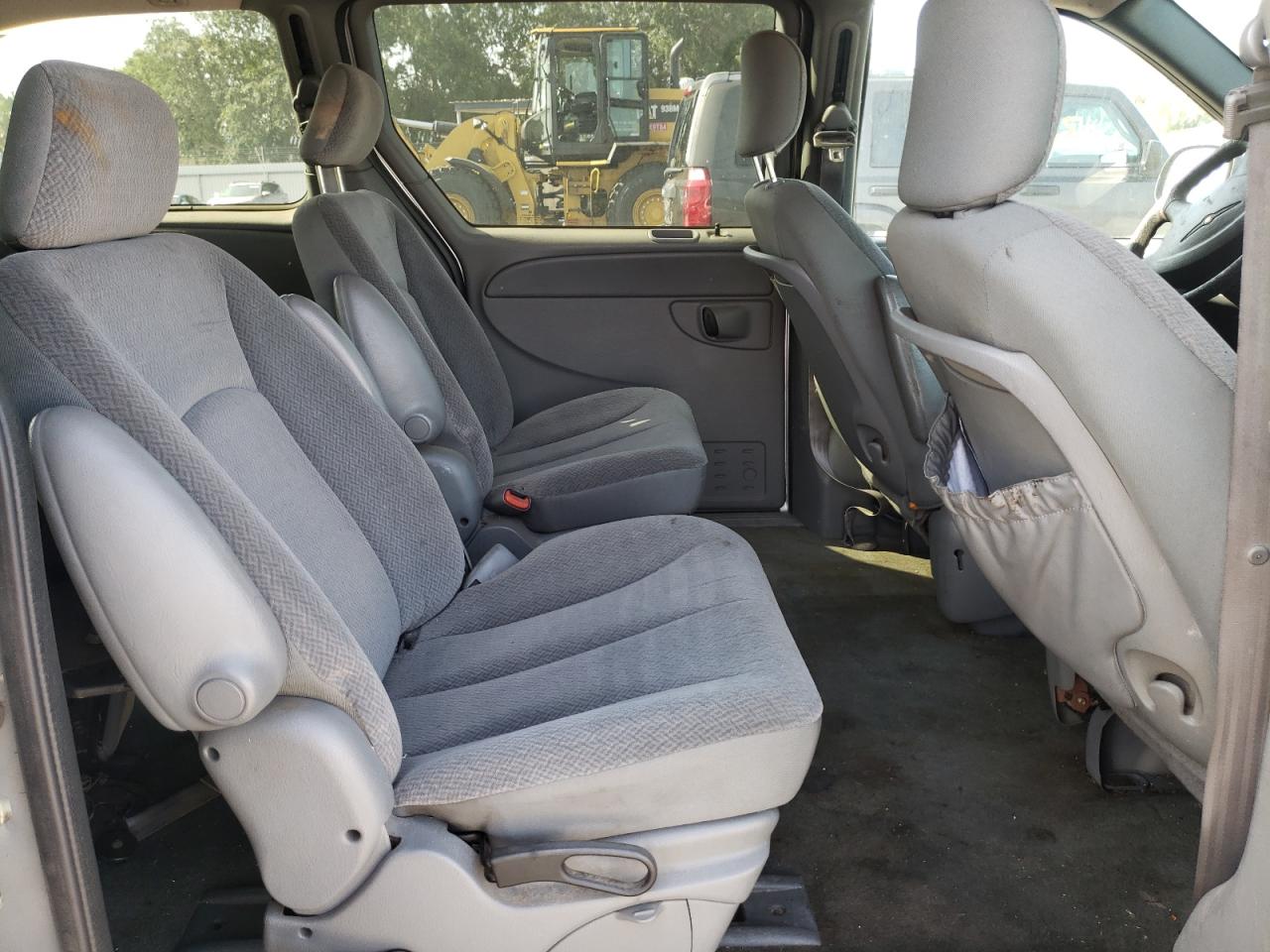 Photo 6 from auction – 2004 CHRYSLER TOWN & COU with VIN 2C4GP44R94R519814