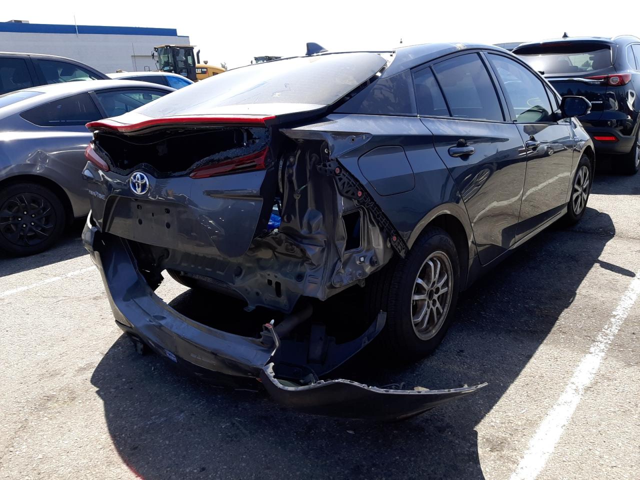 Photo 4 from auction – 2018 TOYOTA PRIUS PRIM with VIN JTDKARFP7J3078001