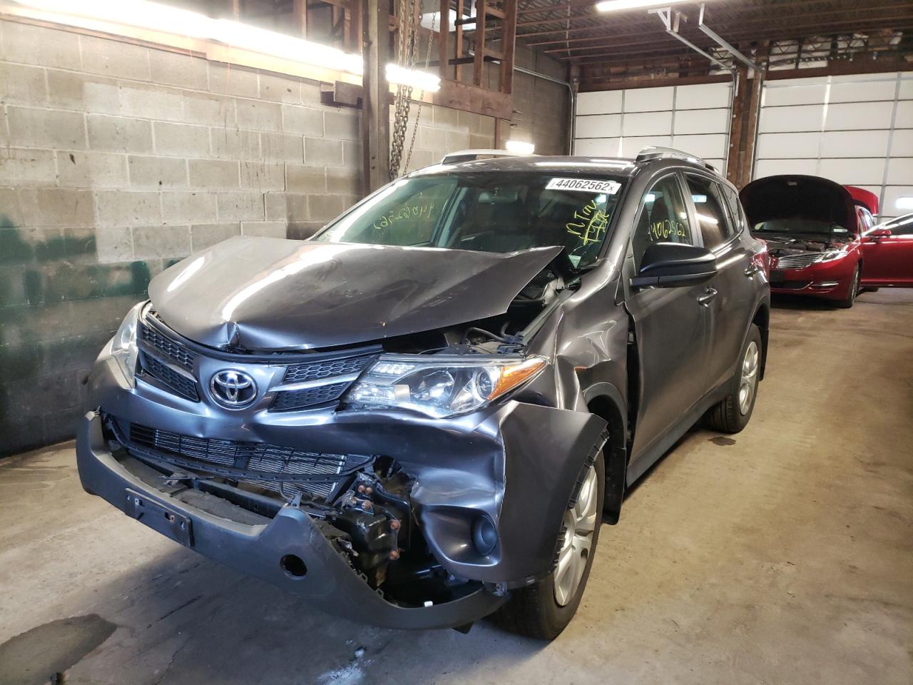Photo 2 from auction – 2015 TOYOTA RAV4 LE with VIN 2T3BFREV6FW353511