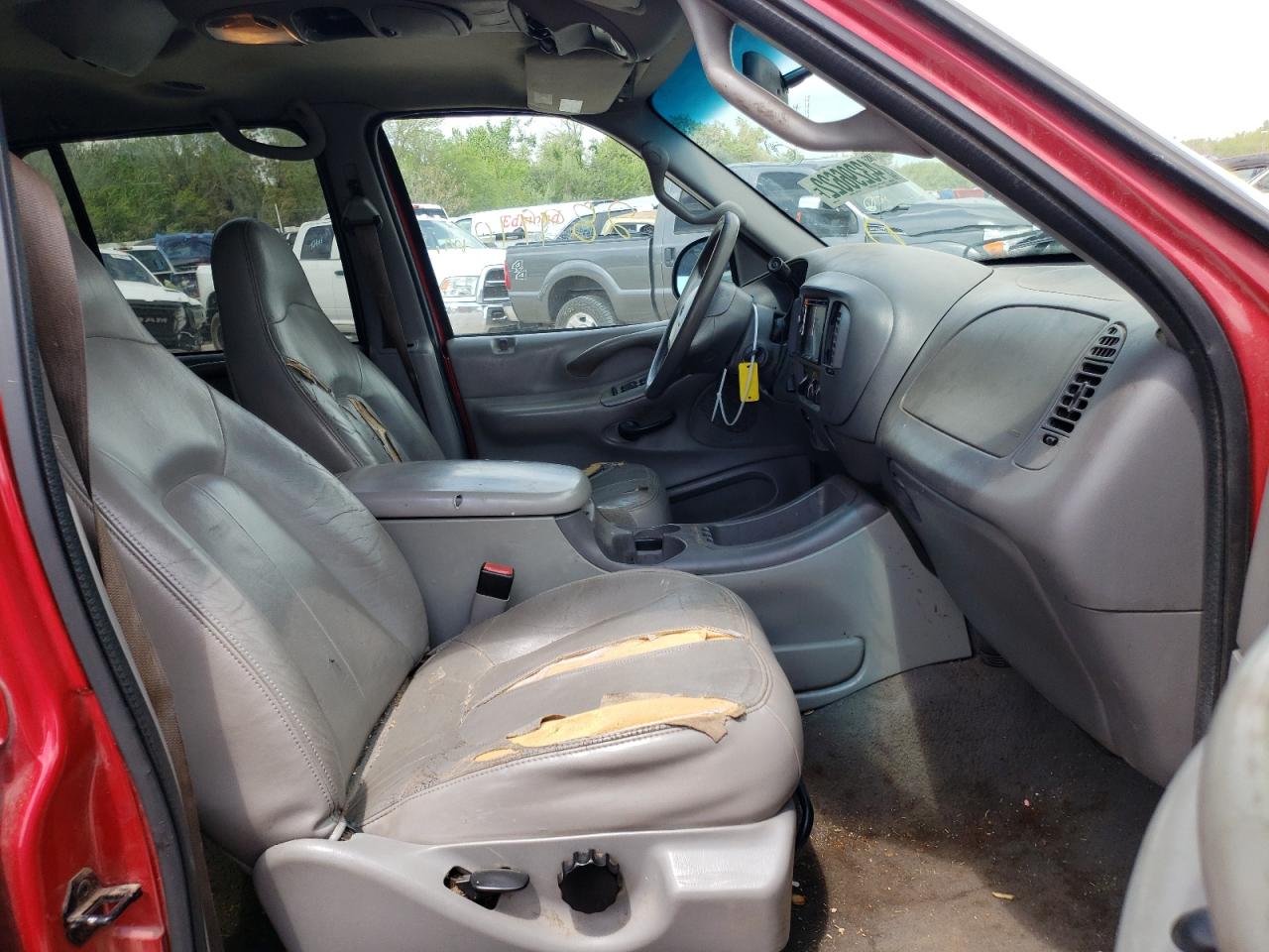 Photo 5 from auction – 2002 FORD EXPEDITION with VIN 1FMPU16L12LA64099