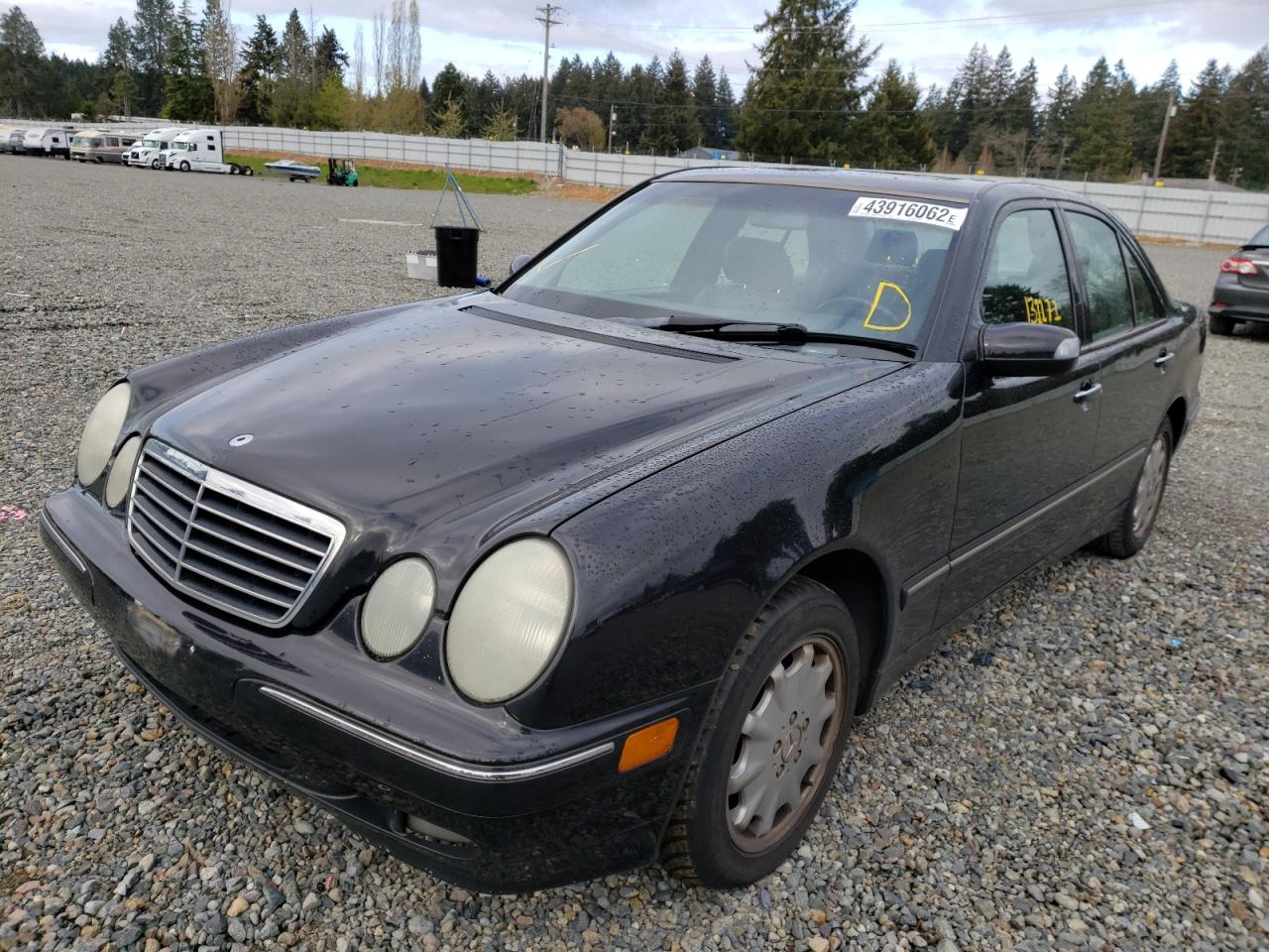 Photo 2 from auction – 2000 MERCEDES-BENZ E 320 with VIN WDBJF65J2YA968967