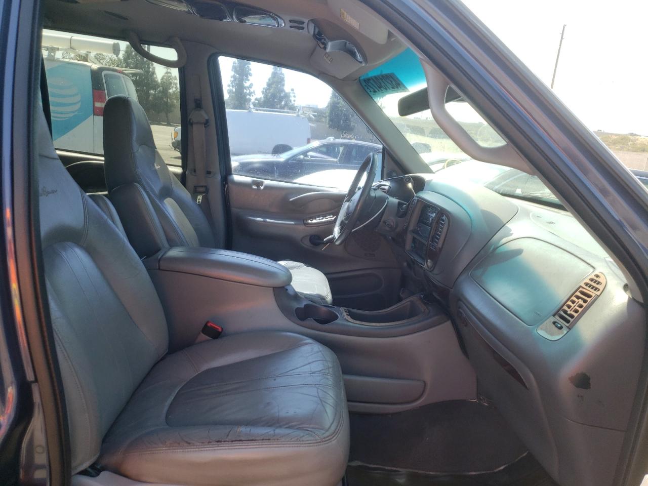 Photo 5 from auction – 1999 FORD EXPEDITION with VIN 1FMRU1761XLB58573